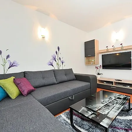 Marija Apartman Zára