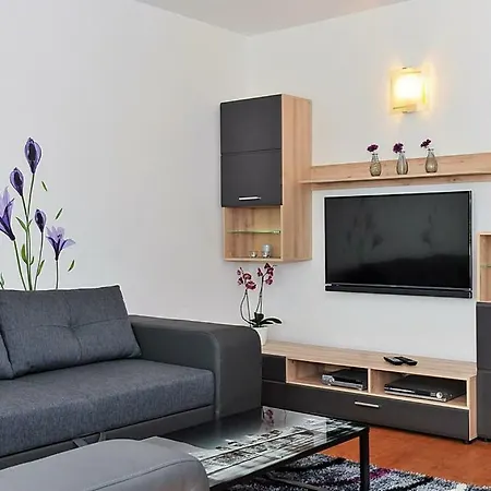 Marija Apartman Zára